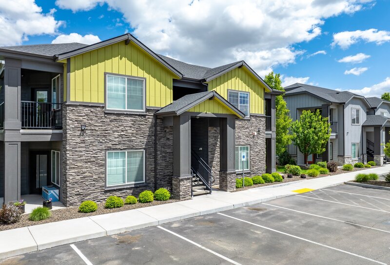 Crimson-Point-Apartments (1)_trim