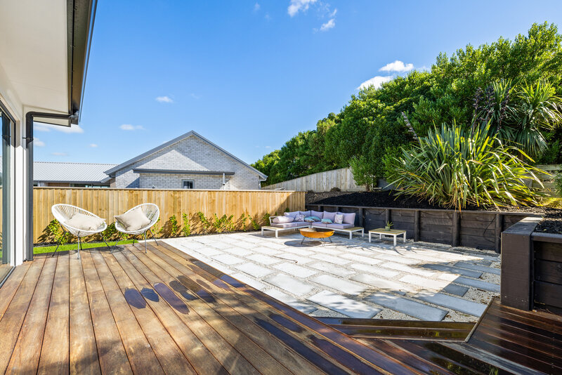 outdoor entertaining area