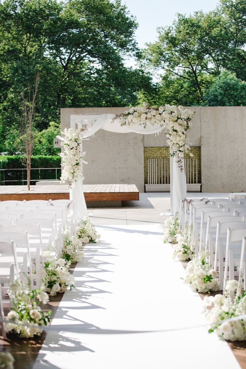 Wedding-Florists-Sebesta-Design-Philadelphia-bridal-champagne-white-wedding-flowers-ceremony
