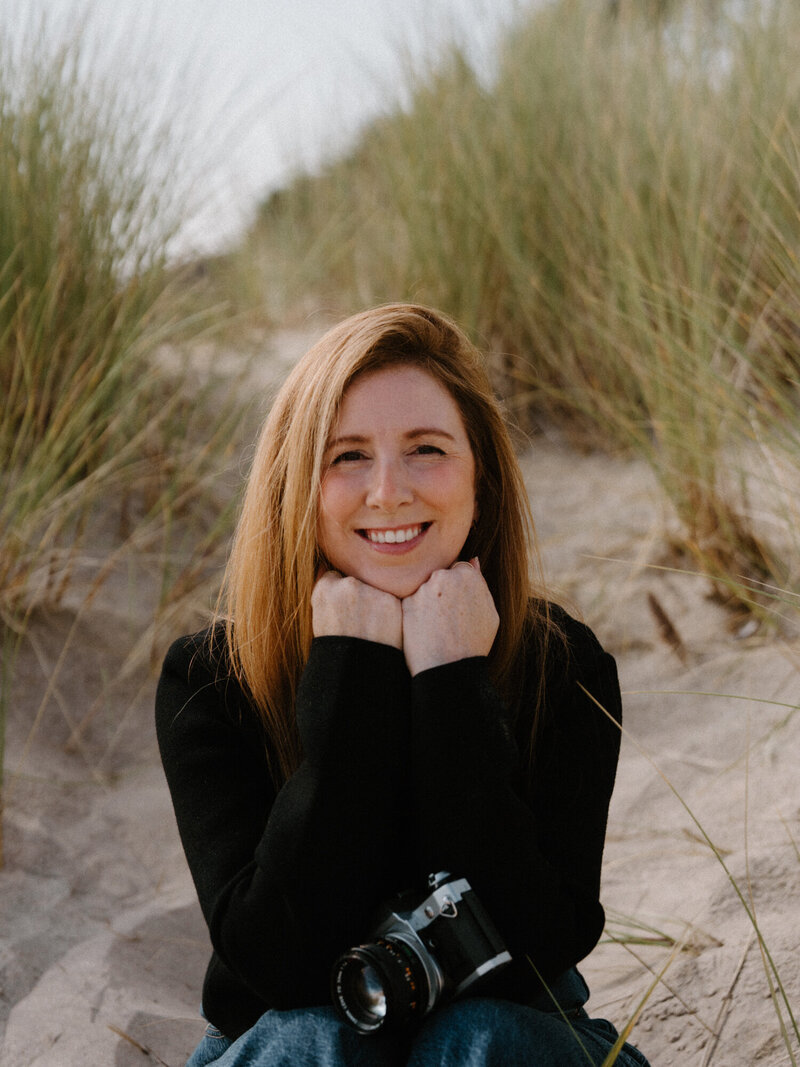 A bride poses for her Oregon Coast elopement photos. 