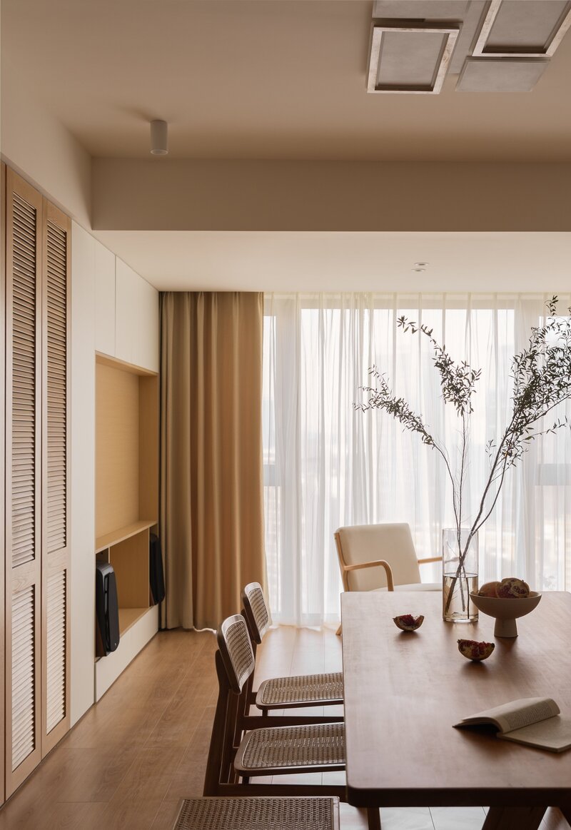 A dining room where everything is neutral and warm.