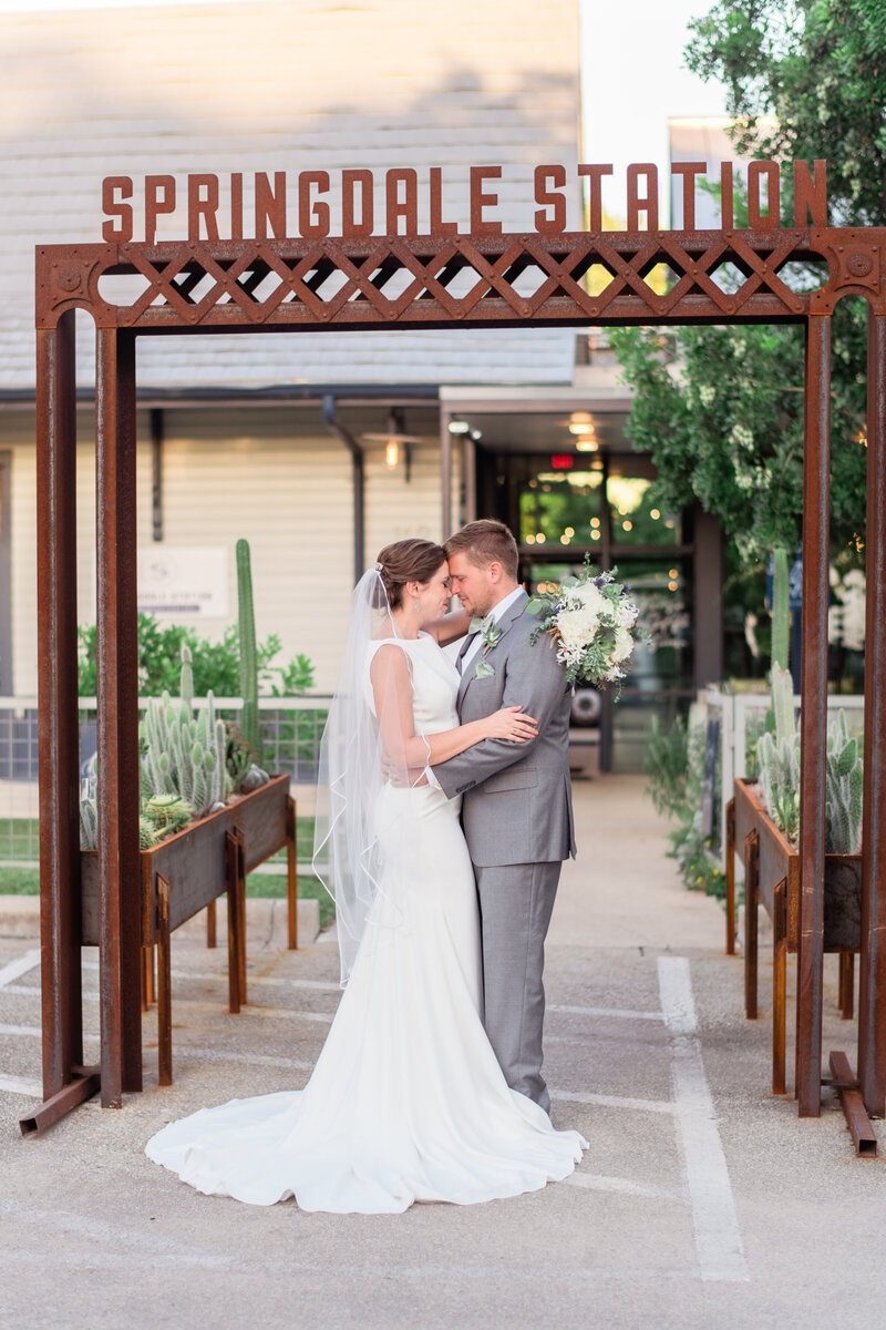 Kathleen&Daniel-WeddingBlogPhotos-SpringdaleStation-Austin,Texas-AprilMaeCreative-AustinWeddingPhotographer-132