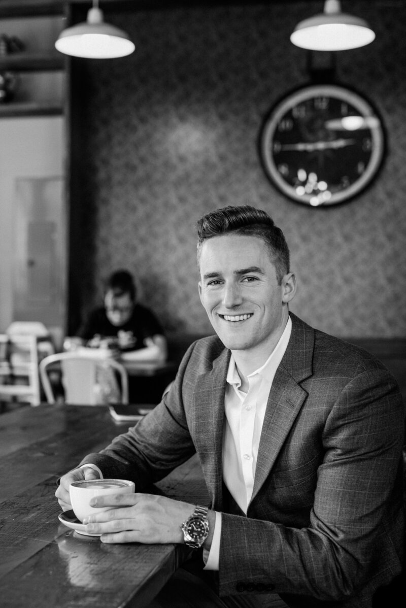 headshot-of-young-business-man-in-cafe-2