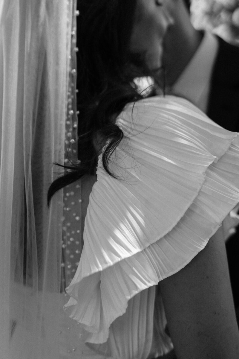 NikkiSanterre_CharlottesvilleLuxuryWeddingPhotographer_MarketatGrelenWedding_Liz&Jon-6