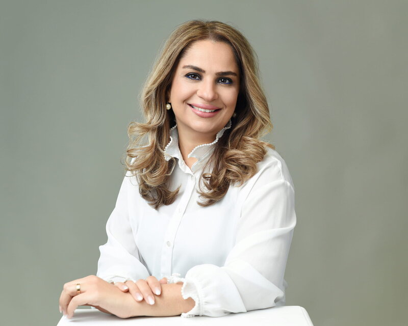 Confidence-boosting professional portrait women Toronto – Ellahrika