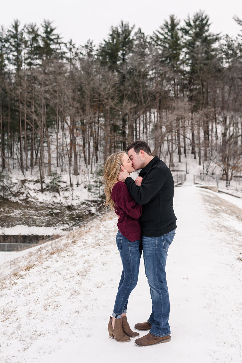 madison-engagement-winter-the-paper-elephant_0015