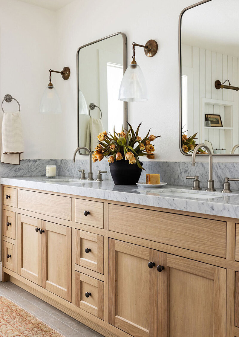 Graceful bathroom with warm interiors and refined architectural details
