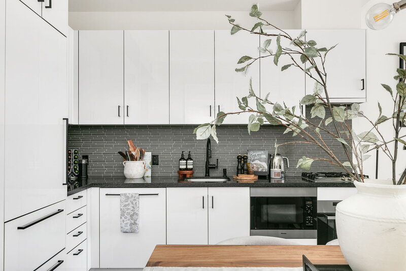 22-web-or-mls-15_002_Kitchen