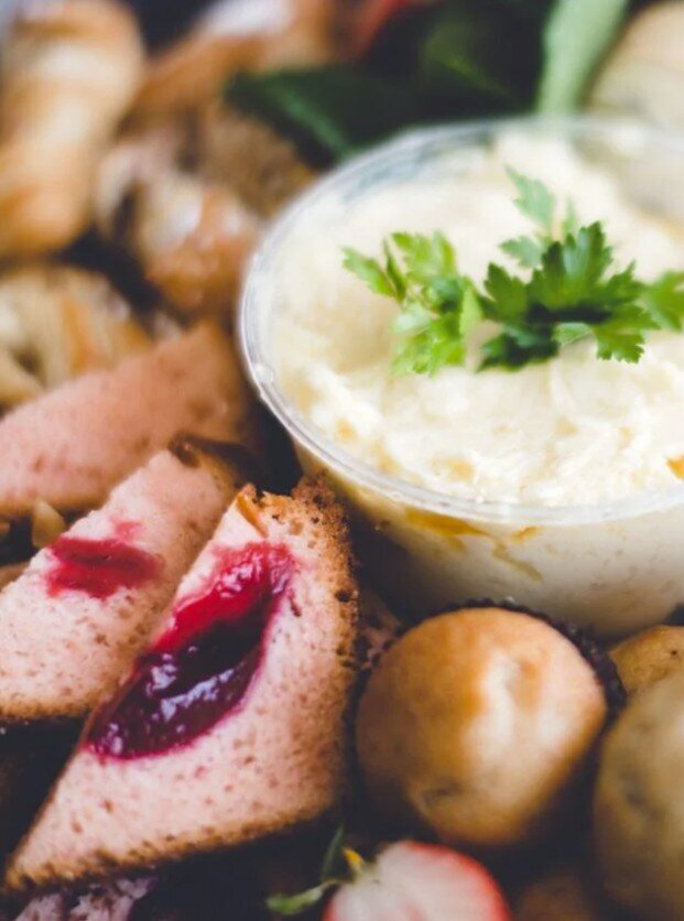 Mash potatoes and bread