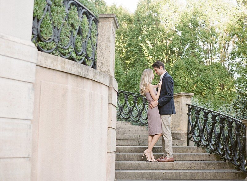 tulsa-wedding-photographer-engagement-session-at-the-philbrook-museum-laura-eddy-photography_0024