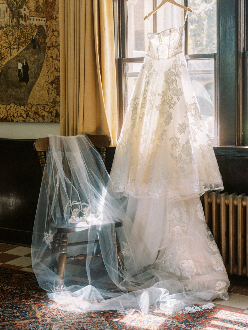 Bride wearing cowboy hat