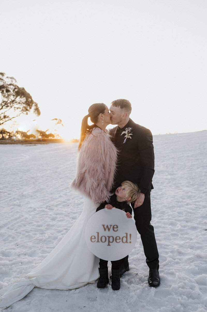 Couple_Elope_In_Snow