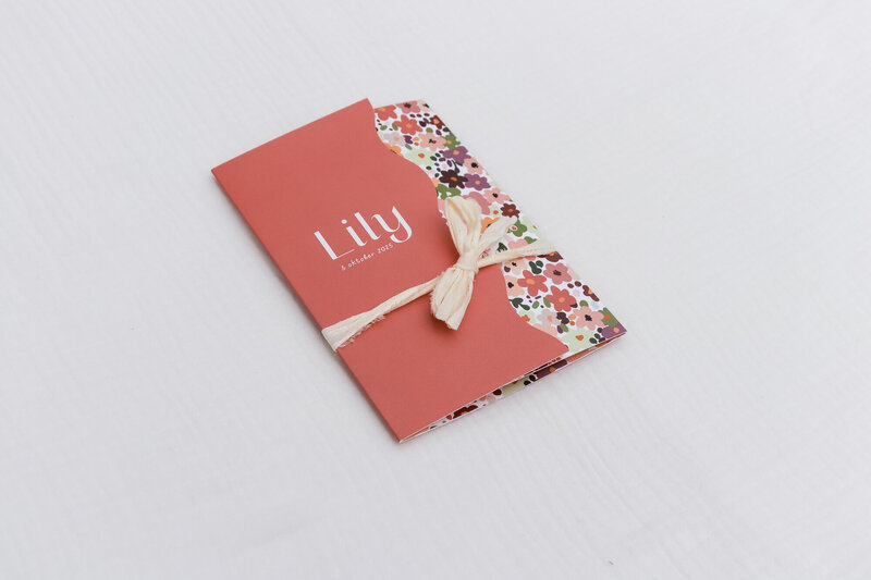 Uniek-geboortekaartje-met-golfijn-en-bloemetjes-Lily-21