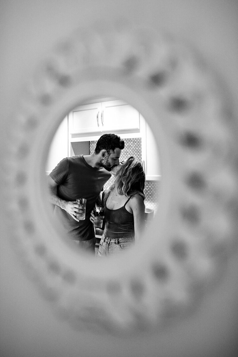 Reflection-Mirror-Couple-Kissing-Black-and-White
