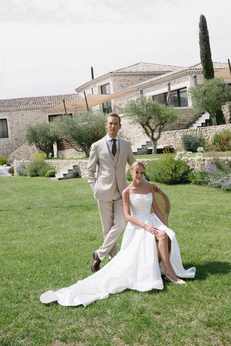 Timeless wedding photography blending artful storytelling and sophistication.