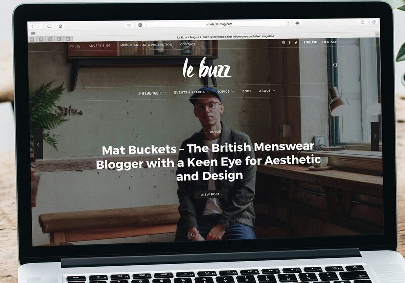 Le Buzz website on another laptop