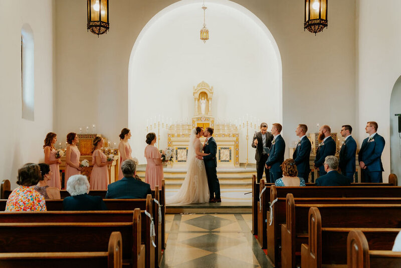 chapel-ceremony-kiss-intimate