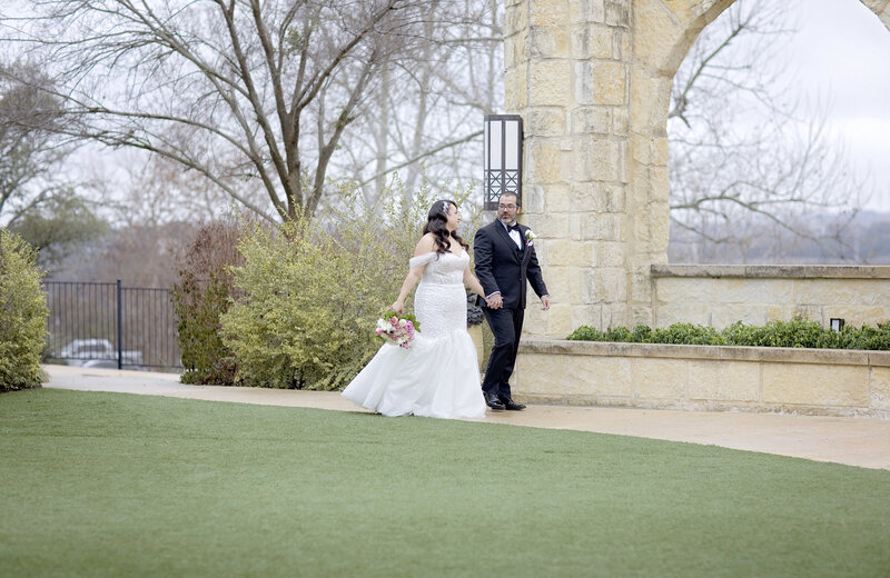 la cantera resort-bride and groom-bride and groom wedding pose