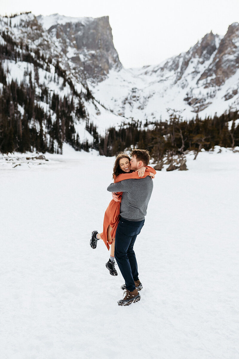 Snowy engagement session in Rocky Mountain National Park - Colby and Valerie Photography