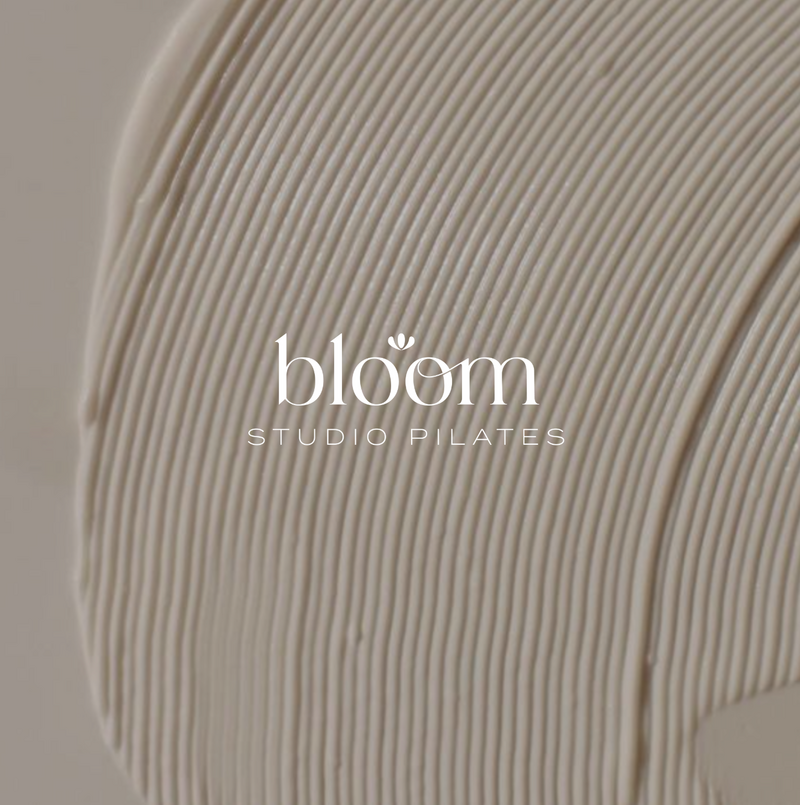 Présentation du logo bloom sur fond textuté
