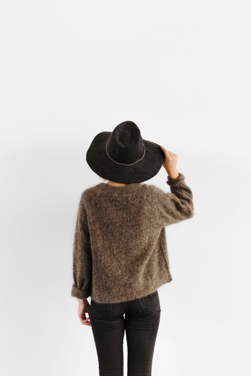kaboompics_a-woman-in-a-brown-sweater-with-a-black-hat-on-her-head-9377