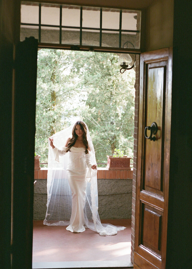mimi-anthony-tuscany-farmhouse-leica-film-11