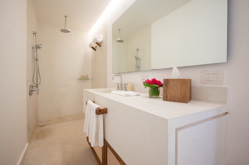 04-3-Careyes-Mexico-Properties-El-Careyes-Club-and-Residences-6B-Suites-Bathroom-5365