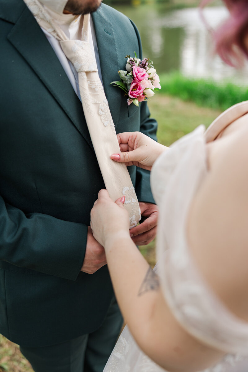 Documentary style wedding photography in Omaha and Lincoln by Claire Katan Crerative.