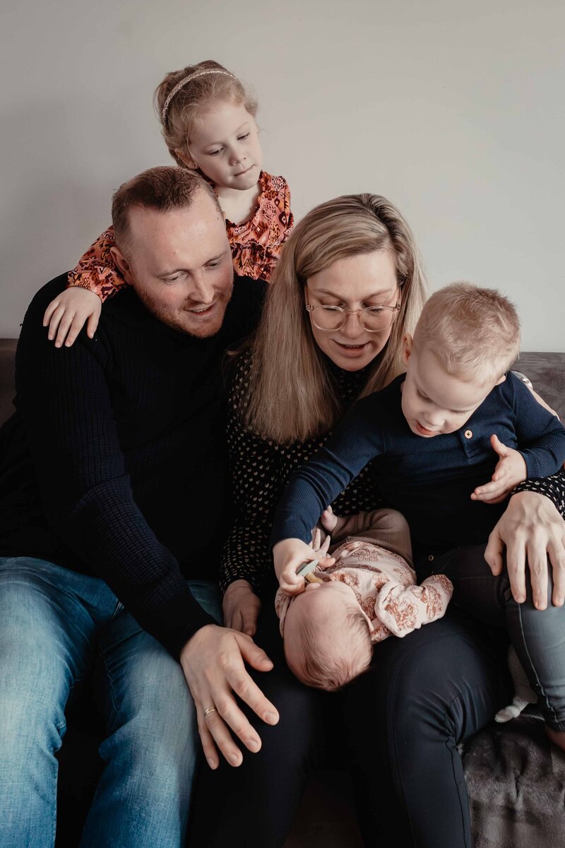 Evita fotografie, lifestyle newbornfotograaf, newbornshoot zwartsluis, newbornshoot zwolle, newbornshoot emmeloord, newbornshoot steenwijk, fotograaf emmeloord, fotograaf steenwijk, fotograaf meppel, newbornshoot meppel (51 van 70)