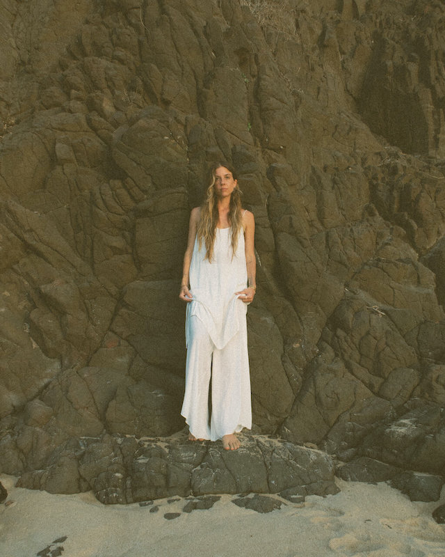 Emma Potz hosts nurturing tea ceremonies, women's gatherings, and mother’s circles in San Pancho and Sayulita, while also offering compassionate postpartum care and preparation support.