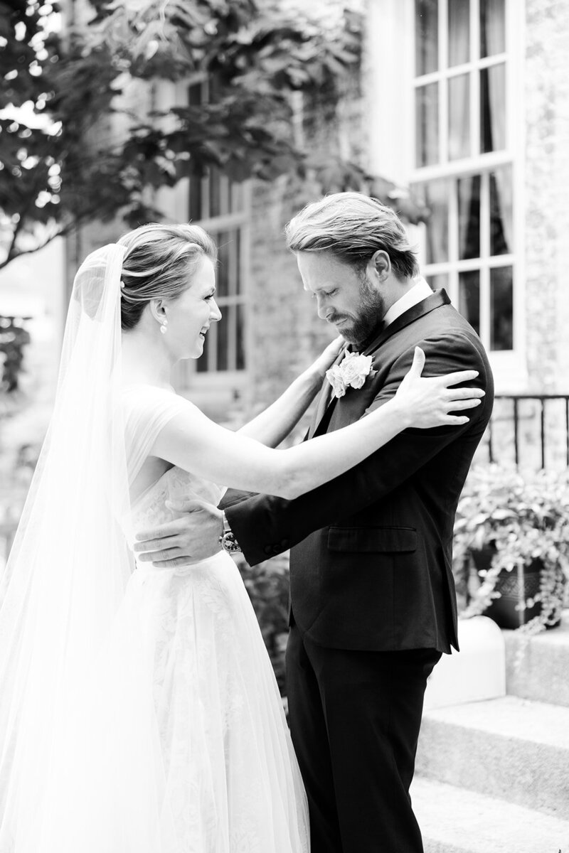 couple kissing at tented Ohio wedding