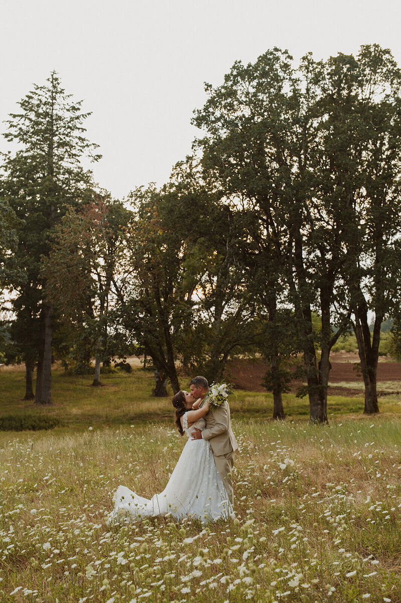 Maddie & Travis kissing during their sunset photos in the evening of their wedding day