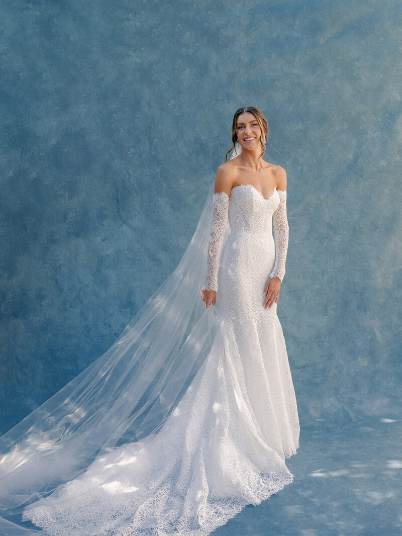 Autumn-Maximalist-Wedding-with-rich-tones-blue-velvet-draping-Ashley-Ludaescher-Photography-Vanessa-Noel-Events-0002