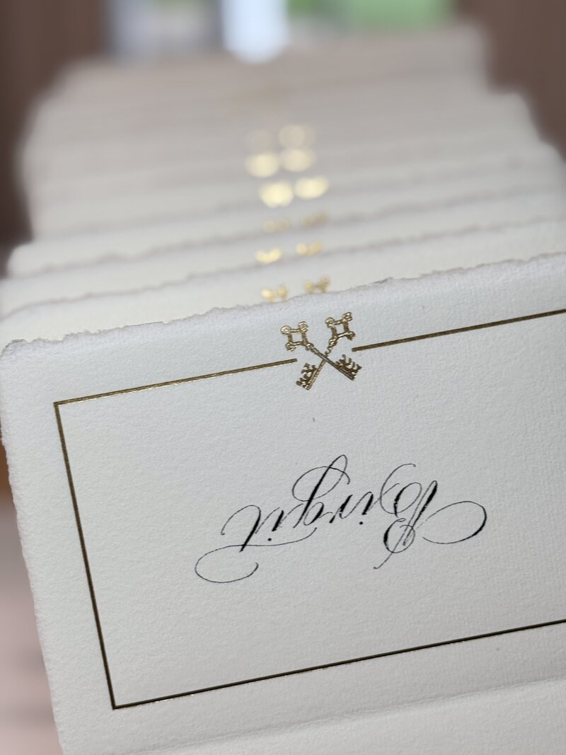 key border place cards 5