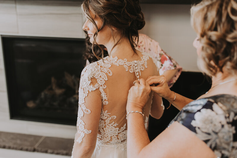 Canmore_Wedding_Photographer_Getting_Ready_Photo -93