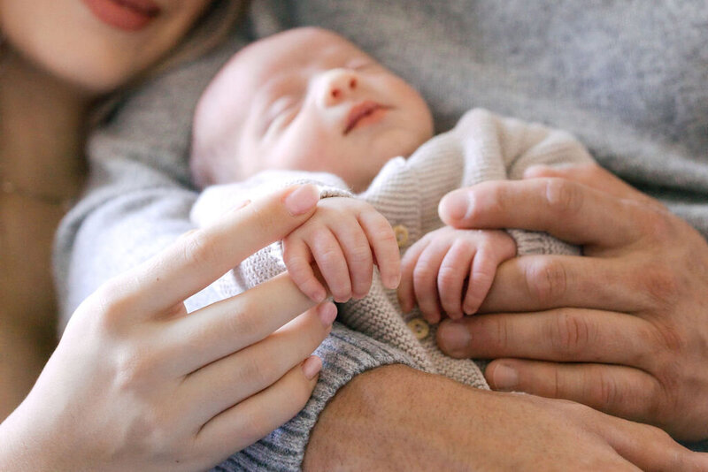 south-florida-newborn-family-photography-hands