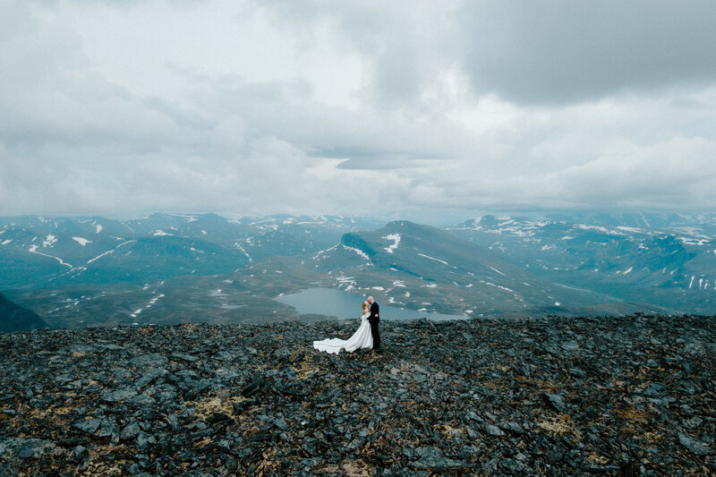 summer-wedding-lapland-lappland-elopement-midnight-sun055