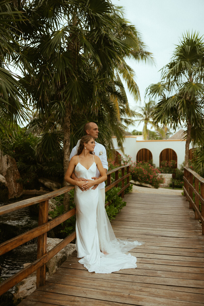 bride and groom in Mexico