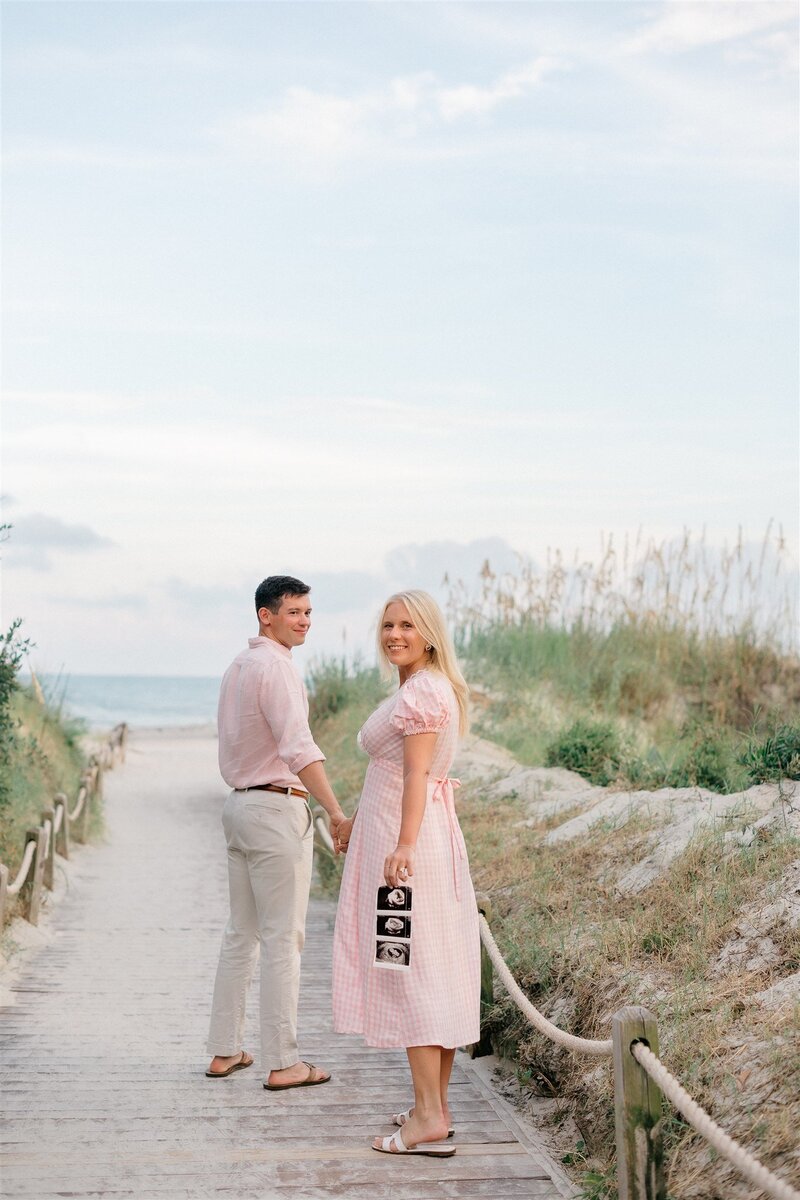 Lamp-and-light-photography-brubaker-announcement-session-sea-pines-beach-club-hilton-head-beaufort-bluffton-savannah-1
