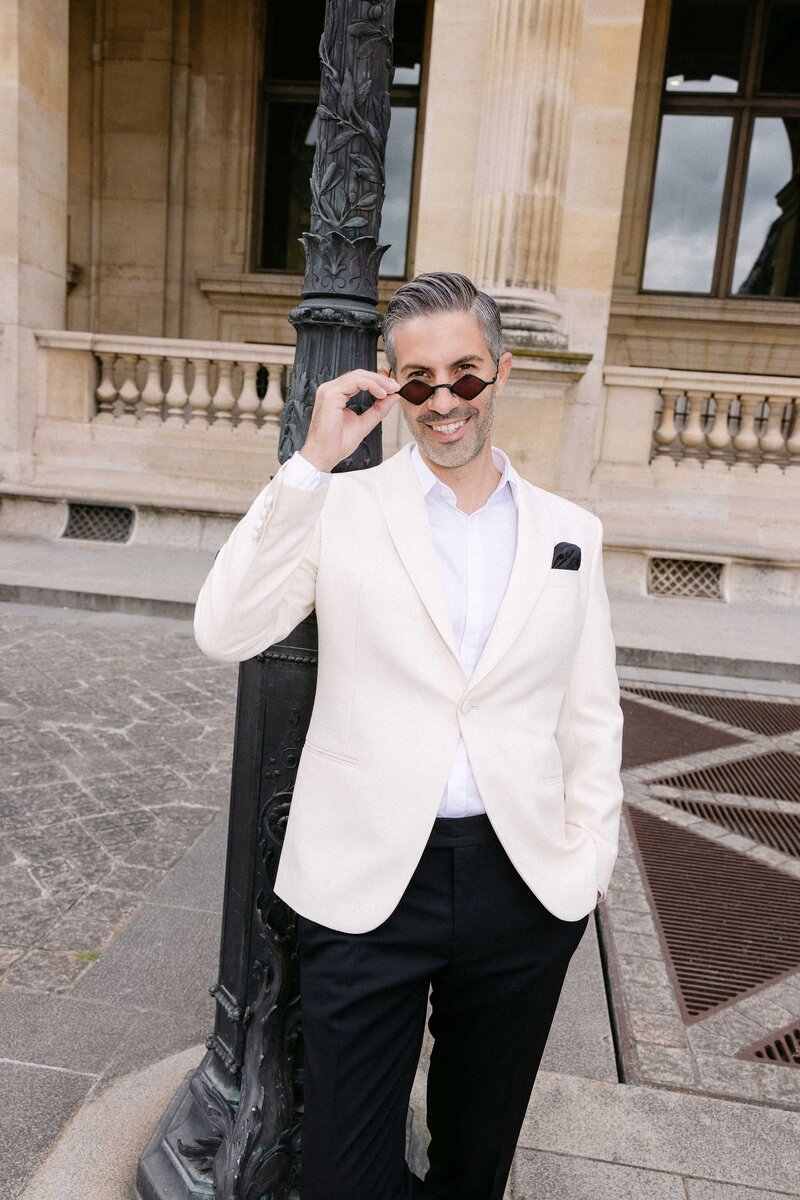 couple photoshoot in paris france 11