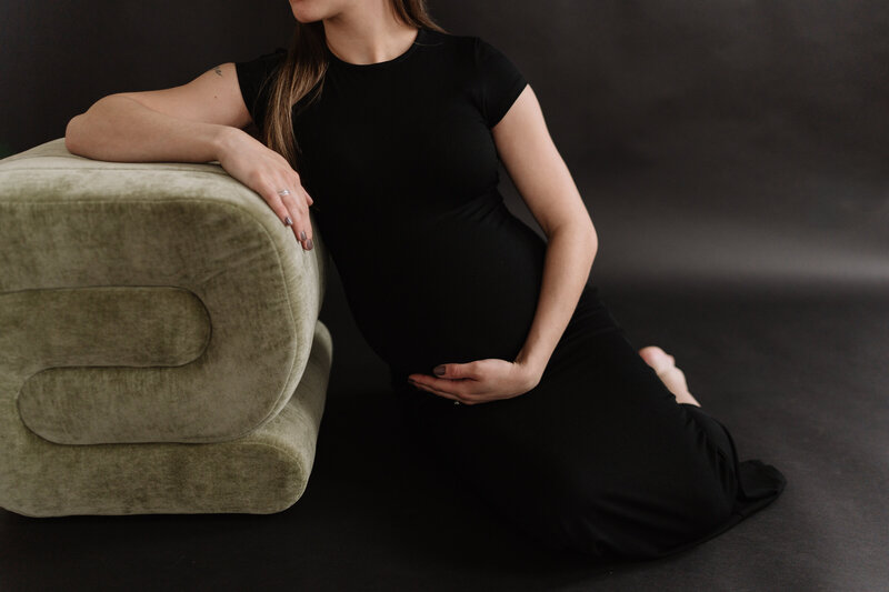 MN Maternity Photographer Beyond the Pines L6302