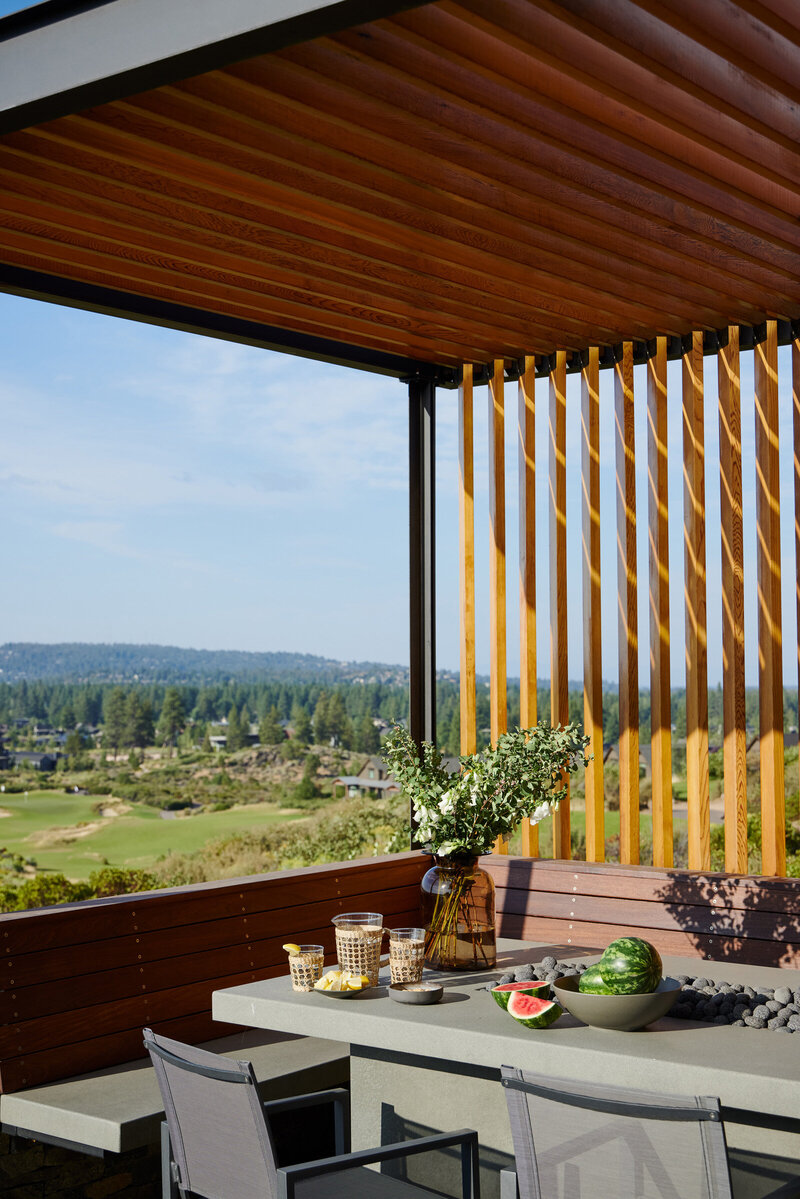 mountain-modern-outdoor-dining-fire-table