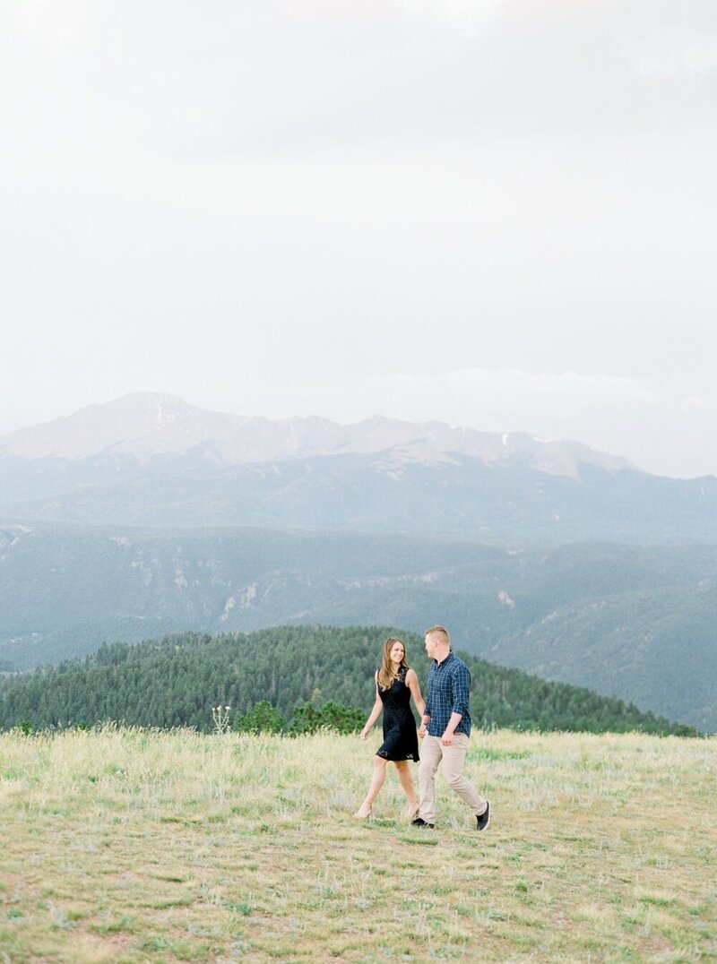 Playful Engagement with a Mountain View_0012