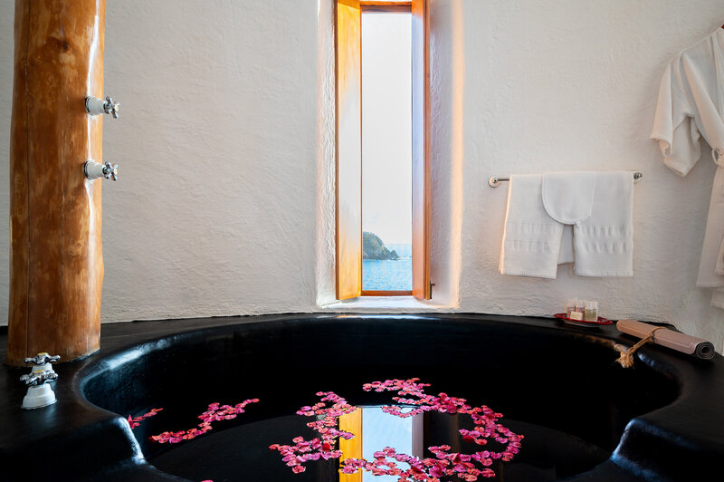 04-4-4-Sol-de-Oriente-Luxury-Villa-Careyes-Mexico-Tower-Bathroom