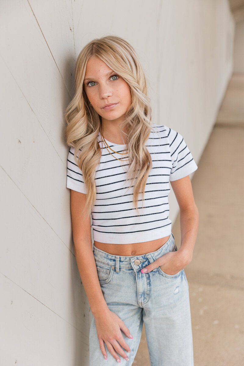 2024-krystal-moore-photography-white-wall-mini-family-9