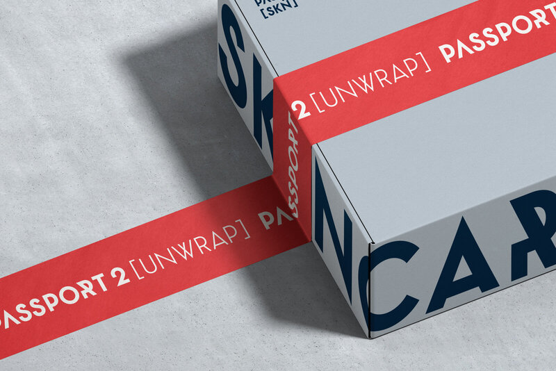 Versandkarton mit gebrandetem Klebeband – Packaging-Erweiterung für Passport 2 Skin.