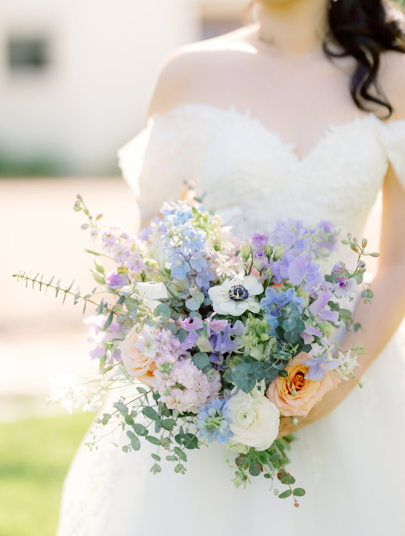 bride holding bouquet