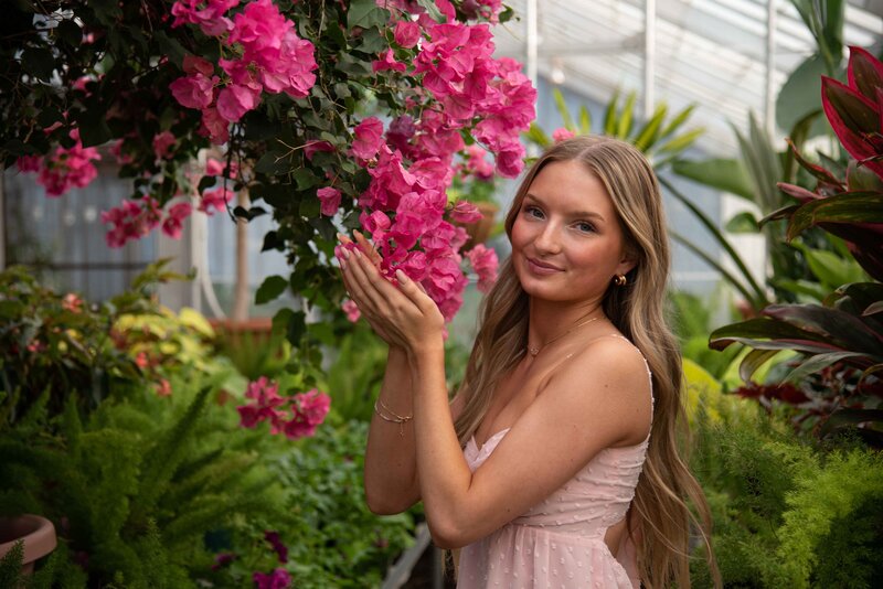 KingwoodGardenCenterSeniorPhotosPositivelyPortraits