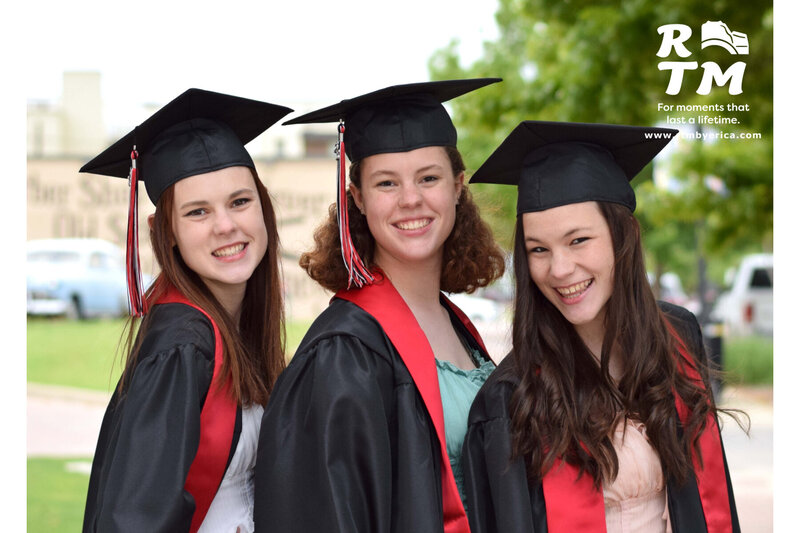 seniorphotos_graduation_capandgown_triplets