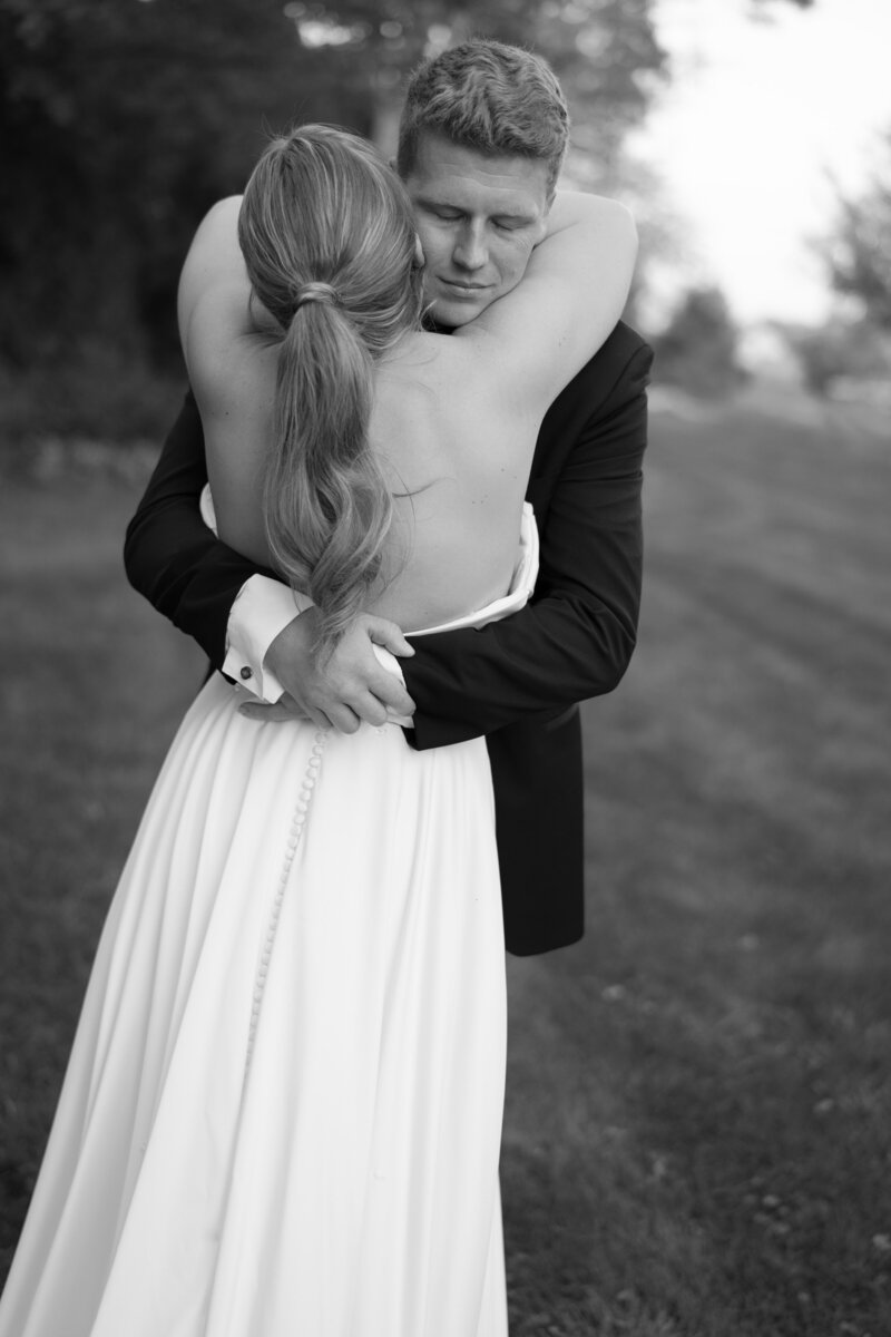 wedding couple hugging